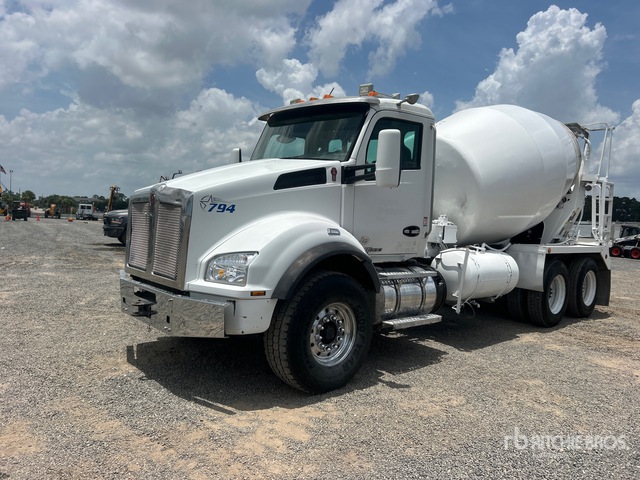 2017 Kenworth T880 6x4 Mixer Truck