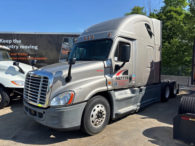 2016 Freightliner Cascadia  125 6x4 T/A Sleeper Truck Tractor (Inoperable)