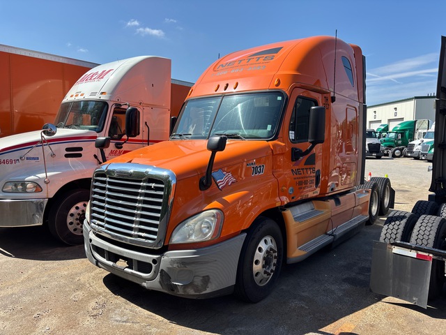 2011 Freightliner Cascadia  125 6x4 T/A Sleeper Truck Tractor