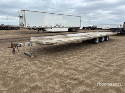2010 Triton 32 ft Tri/A Flatbed Trailer