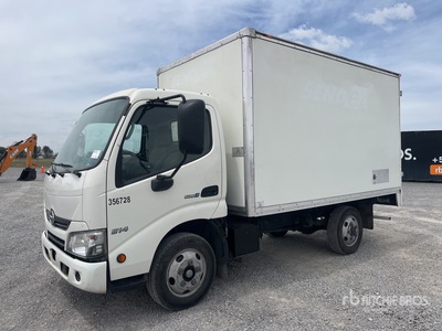 2019 Hino 155 4x2 Camion con Caja Seca / Van Truck