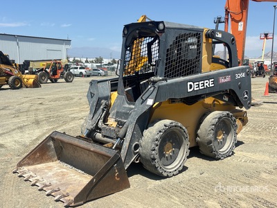 2015 John Deere 326E Kompaktlader