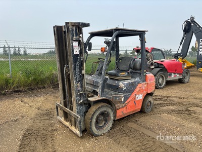 2014 Toyota 8FGU25 3300 lb Pneumatic Tire Montacargas