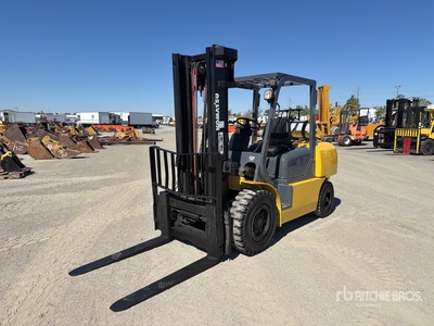 Komatsu FG45T2-7 9500 lb Pneumatic Tire Forklift