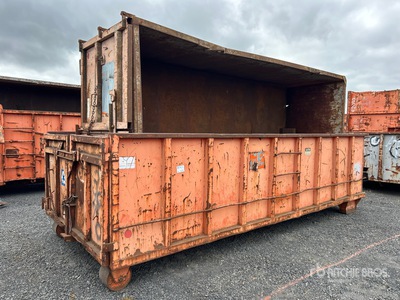 Quantity of (2) 18'6"L x 8'4"W x 5'3"H, 16'6"L x 8'4"W x 6'2"H Conteneur de grande capacité