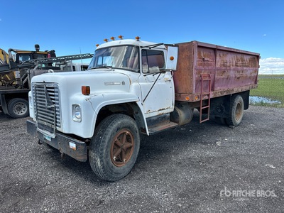 1976 International 1700 T/A Dump Truck (Inoperable)