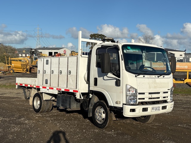 2009 Isuzu NPR400 4x2 Utility Truck 2009 Isuzu NPR400 4x2 Utility Truck