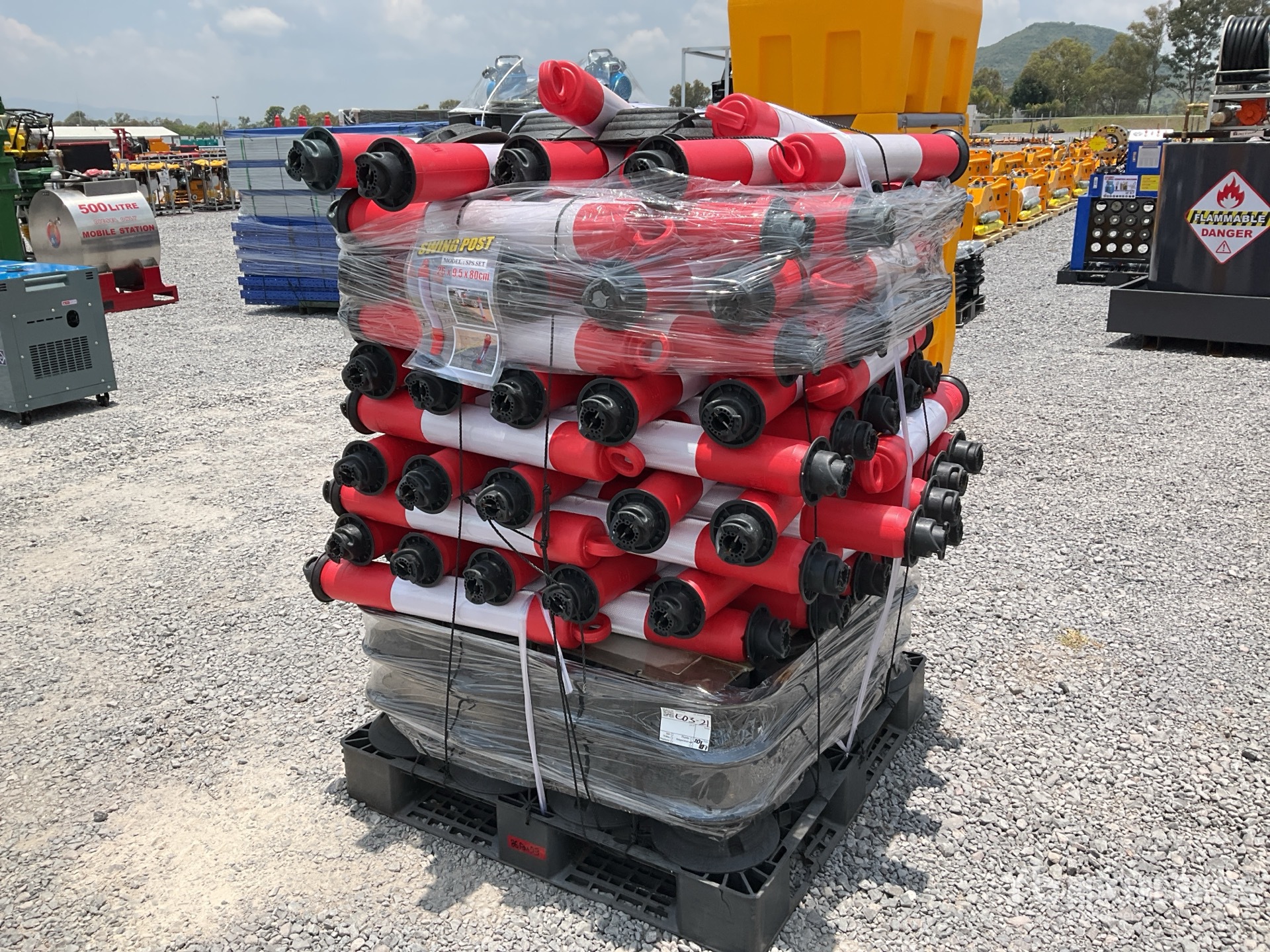 Quantity of (100) 2026 SPS SET Lote de Conos de Trafico (Sin Usar) / Traffic Cones (Unused)
