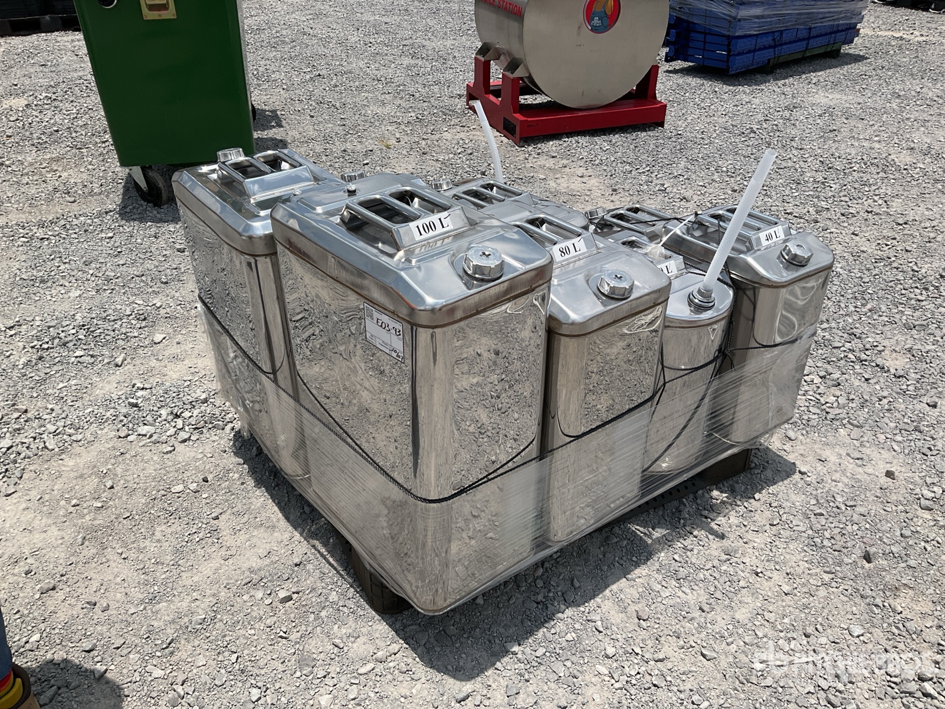 Quantity of (9) 2026 SSFT 100 Steel Lote de Tanques para Combustible (Sin Usar) / Fuel Tank (Unused)
