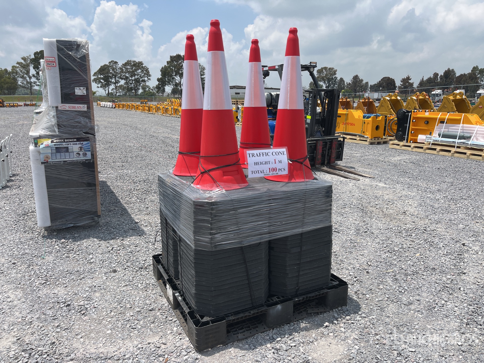 Quantity of (100) 2026 RTC100 Lote de Conos para Trafico (Sin Usar) / Traffic Cones (Unused)