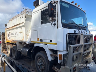 Volvo F12 3-Achs Kipper-Lkw