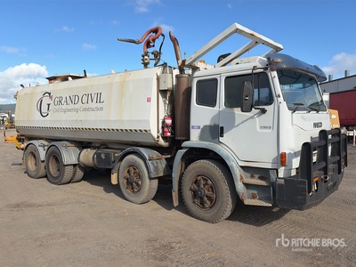 2017 Iveco 2350G 16000 L 8x4 Twin-Steer Camion cisterna de agua