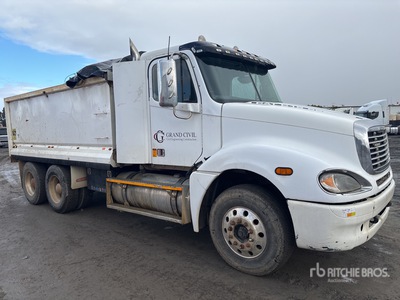 Freightliner FL 112 Columbia 6x4 Camion à benne basculante D/E