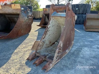 670 mm Q/C Digging Excavator Bucket - Fits Hitachi ZX470H-3