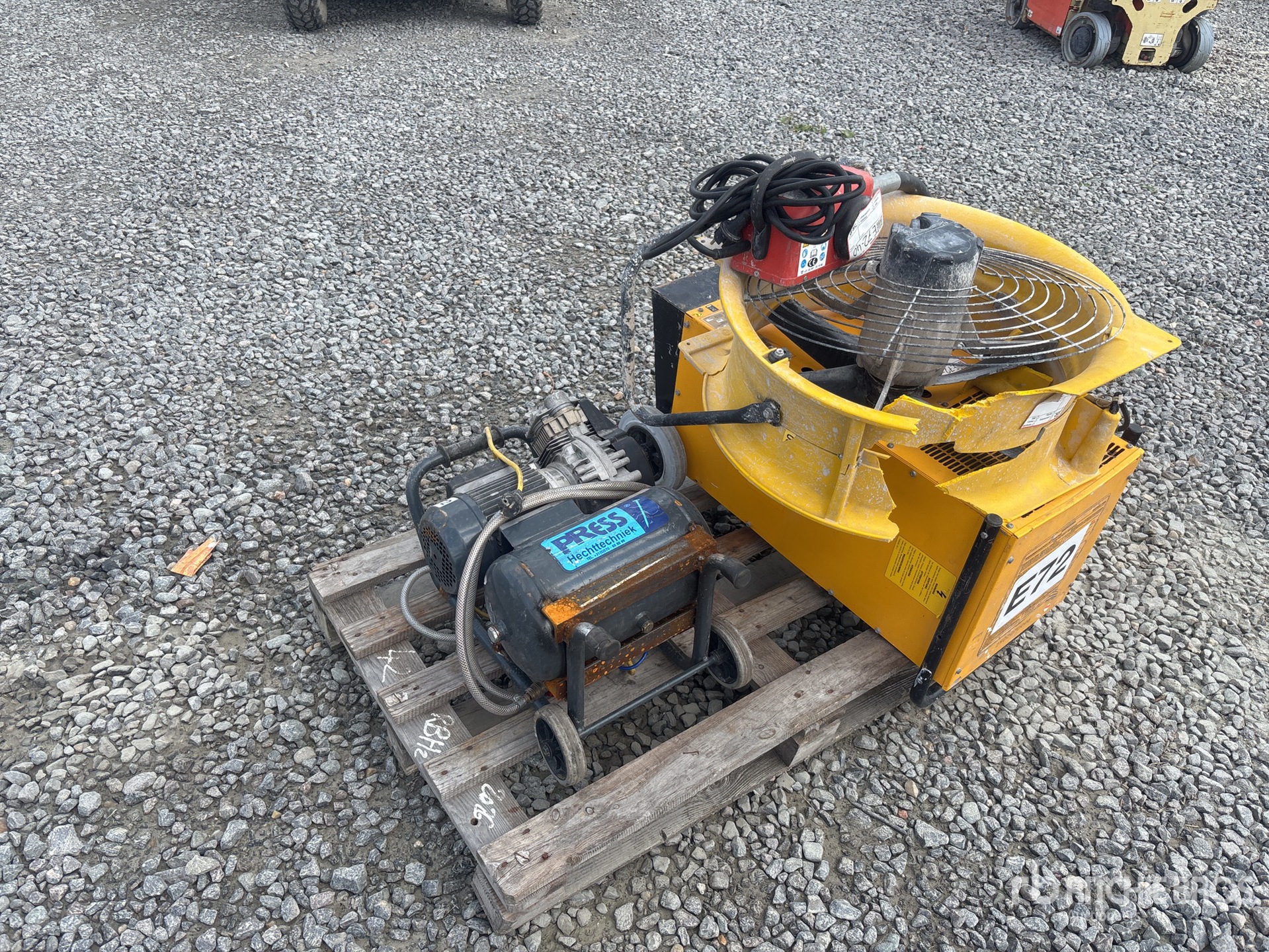 2017 Lievers P14E Concrete Vibrator