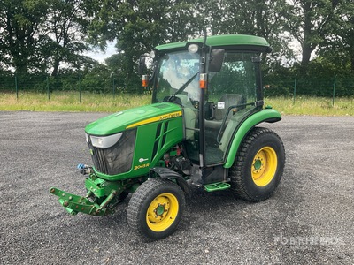 2015 John Deere 3045R Allradtraktor