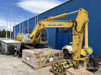 2005 New Holland Kobelco E215 Kettenbagger