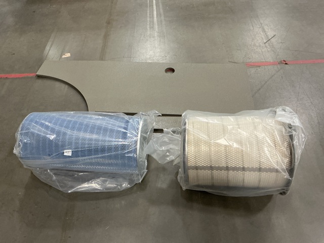 (4) Thermal Insulation Panels & (2) Assorted Filter Elements (4) Thermal Insulation Panels & (2) Assorted Filter Elements