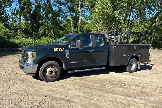 2019 Ford F-350 4x2 Extended Cab Service Truck