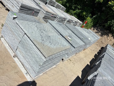 Quantity of (7) Pallets of Bluestone Landscaping Paver Steen (Unused)