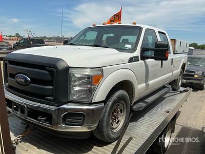2015 Ford F-250 4x2 Crew Cab ピックアップ