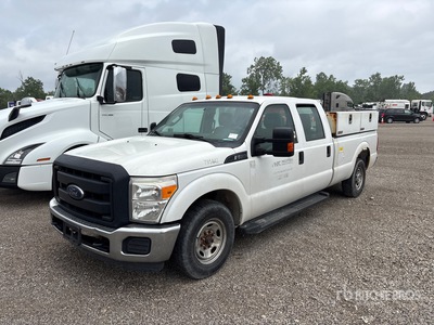 2015 Ford F-250 XL 4x2 Crew Cab Pickup