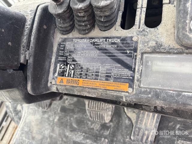 2016 Toyota 8FGU25 Forklift