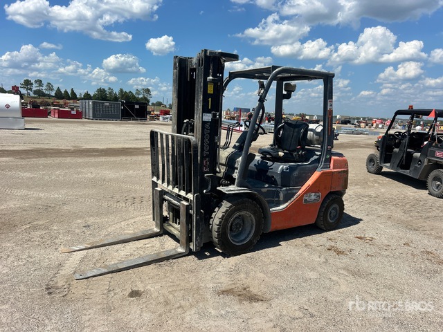 2016 Toyota 8FGU25 4500 lb Cushion Tire Forklift