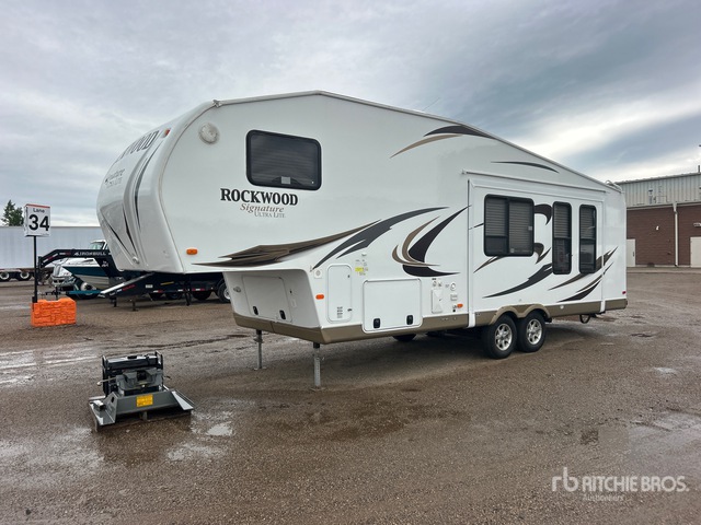 2012 Rockwood 30 ft T/A Travel Trailer