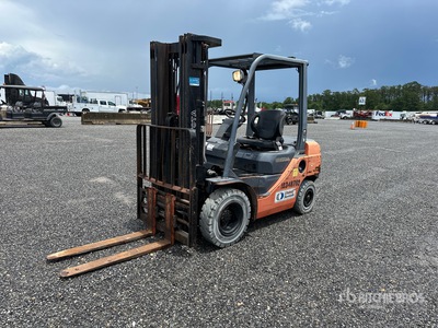 2015 Toyota 8FDU25 4650 lb Pneumatic Tire Montacargas (Inoperable)