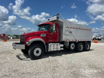 2015 Mack GU713 8x4 4-Achs Kipper-Lkw