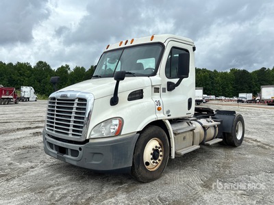2012 Freightliner Cascadia 113 S/A Day Cab Truck Tractor