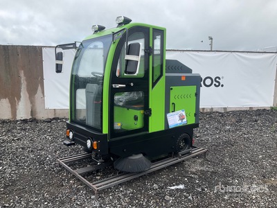 2025 GIYI S2000 Ride-On Electric Floor Sweeper (Unused)