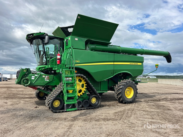 2021 John Deere S790 4x4 Combine Harvester