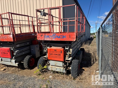 Skyjack SJ7135 4x4 シザーリフト (Inoperable)
