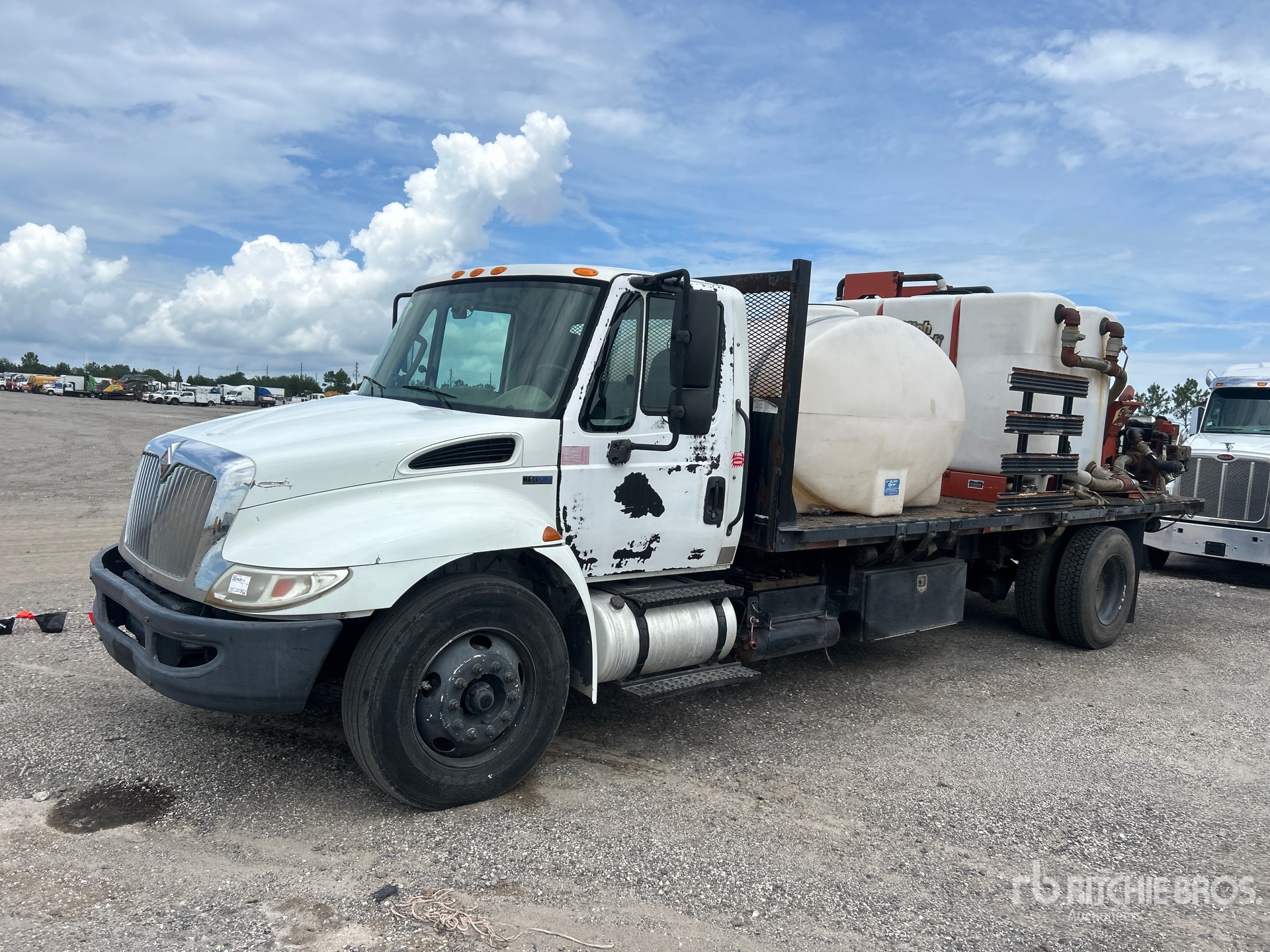 2012 International 4300 4x2 Mud Mixing Truck