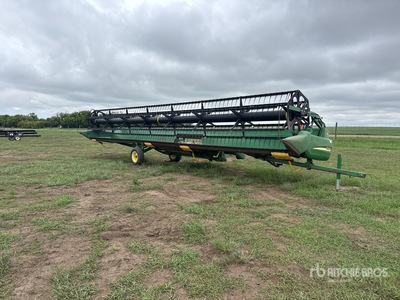 John Deere 936D 36 ft Draper Schneidwerk