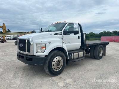 2016 Ford F-750 4x2 Camion à Plateau