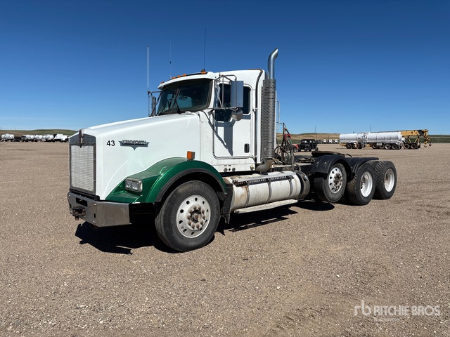 2012 Kenworth T800 8x4 Tri/A Day Cab Truck Tractor