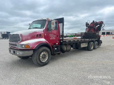 Fassi F410 6260 lb Knuckle Boom on 2004 Sterling LT9500 8x4 Autocarro cassone fisso con gru
