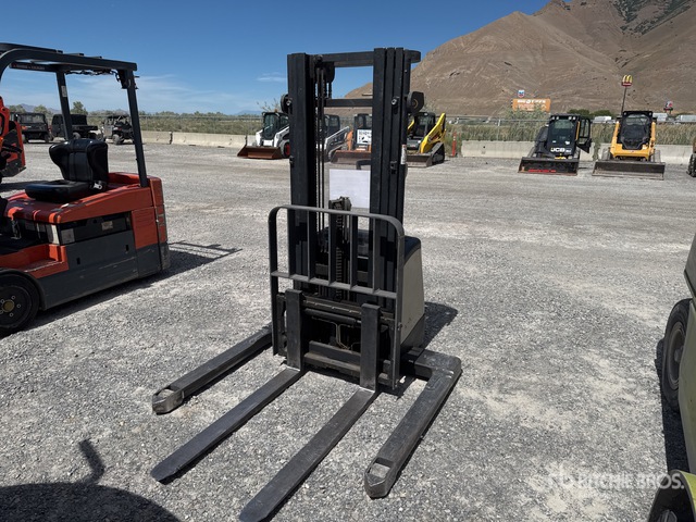 2011 Crown SX3000-30 2200 lb Forklift