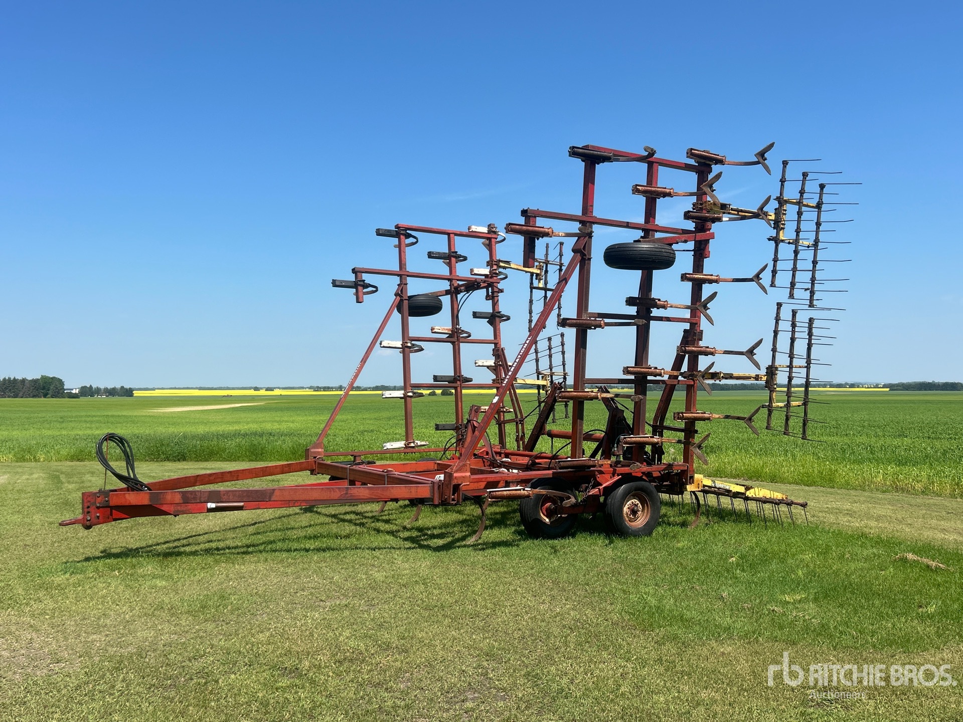 1979 International 645 36 ft Cultivator