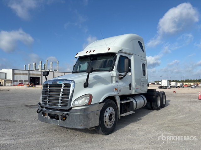 2015 Freightliner Cascadia 125 6x4 T/A Sleeper Truck Tractor