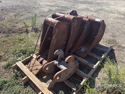 Quantity of (4) Q/C Digging Cazo para excavadora