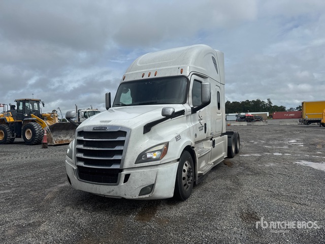 2018 Freightliner Cascadia 126 6x4 T/A Sleeper Truck Tractor