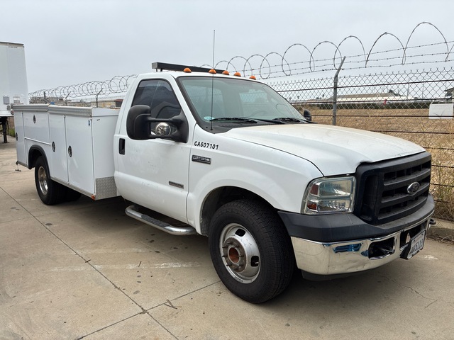 2007 Ford F-350 XL 4x2 Utility Truck