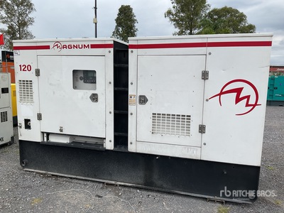 2013 Magnum MMG120 93 kW Skid-Mounted Planta de Luz / Generator Set