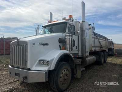 2005 Kenworth T800B 6x4 Sleeper T/A Dump Truck