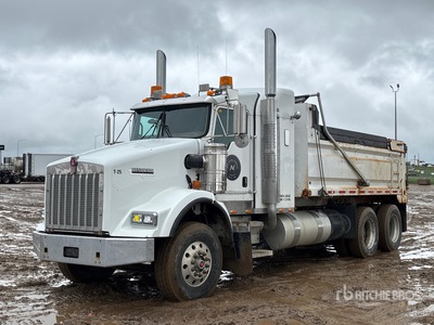 2005 Kenworth T800B 6x4 Sleeper T/A Dump Truck