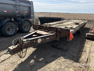 2010 PJ 32 ft T/A Equipment Trailer